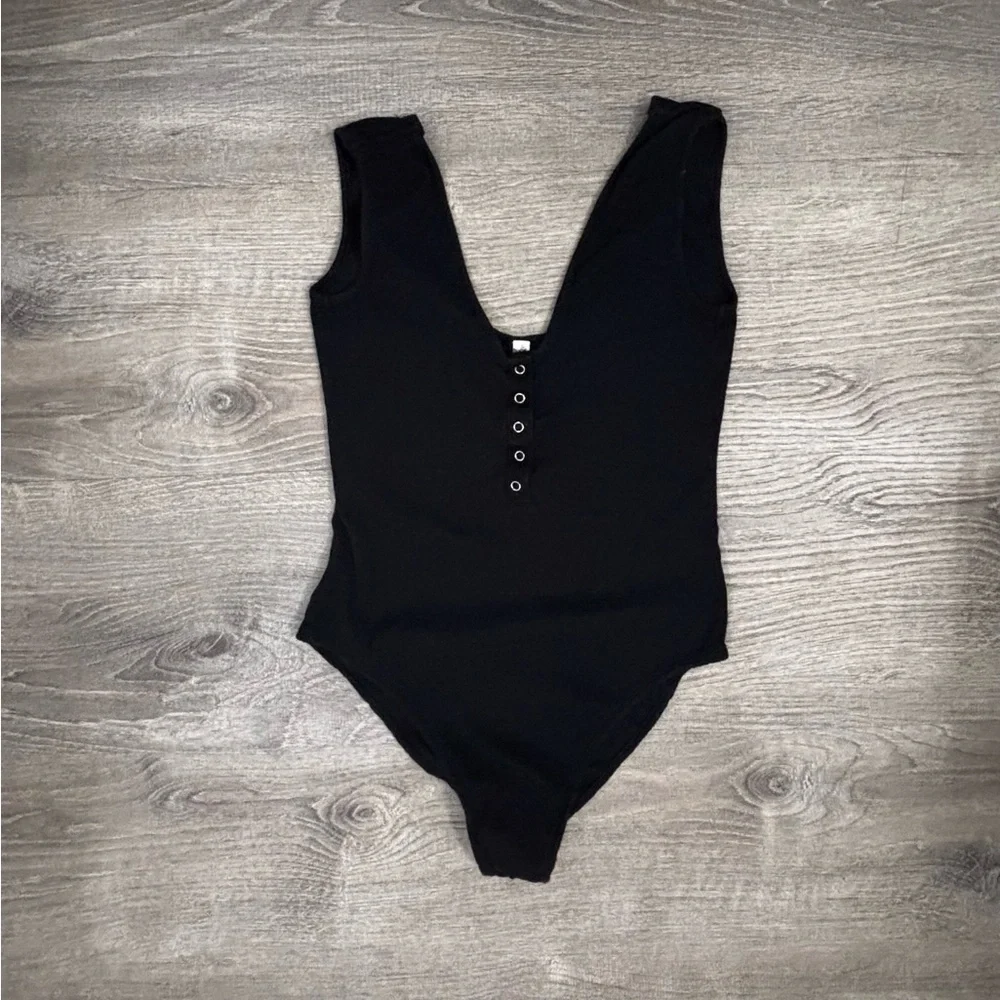 Free People Take Me Out Black Sleeveless Henley Bodysuit Size Medium - Picture 1 of 8